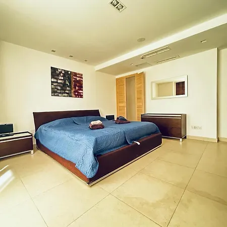 St Julians 3br 3bath Duplex Appartamento San Giuliano